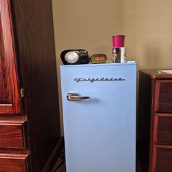Frigidaire Refrigerator 100.00