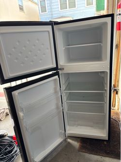 Danby 4.2 compact refrigerator, excellent condition