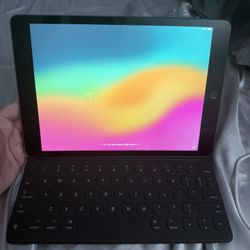 iPad 9 Generation W/keyboard Case 