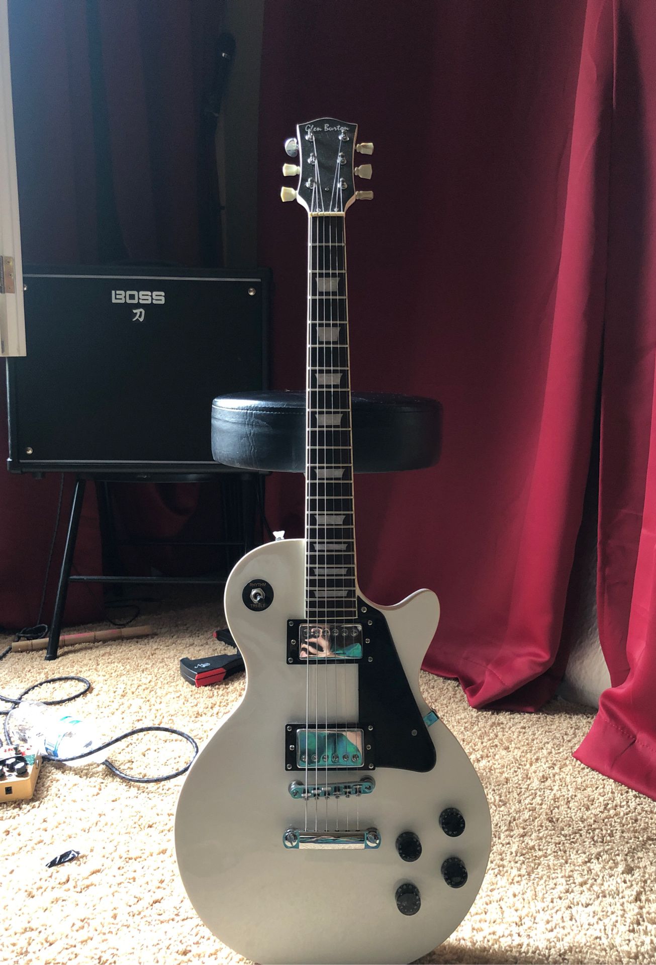 Les Paul model guitar