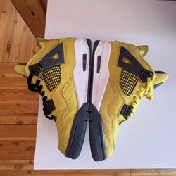 Jordan 4 Retro Lightning Size 7 US 