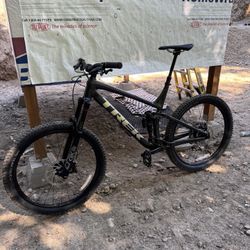 2022 Trek Remedy 8 Full Suspension Mountain Bike