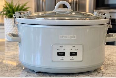 Crockpot Slow Cooker with Locking Lid