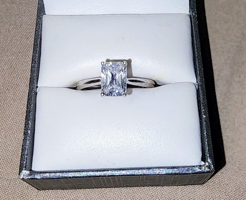Brilliance Ring 2.9 Grams TW Size 7.25