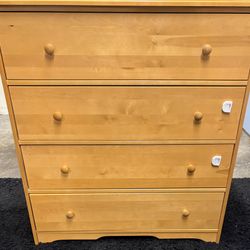 Solid Wood Chess of 4-Drawers Dresser *Great Condition*Delivery Available* 