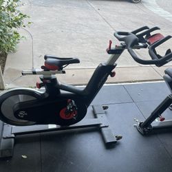 Life fitness exercise bicycle 