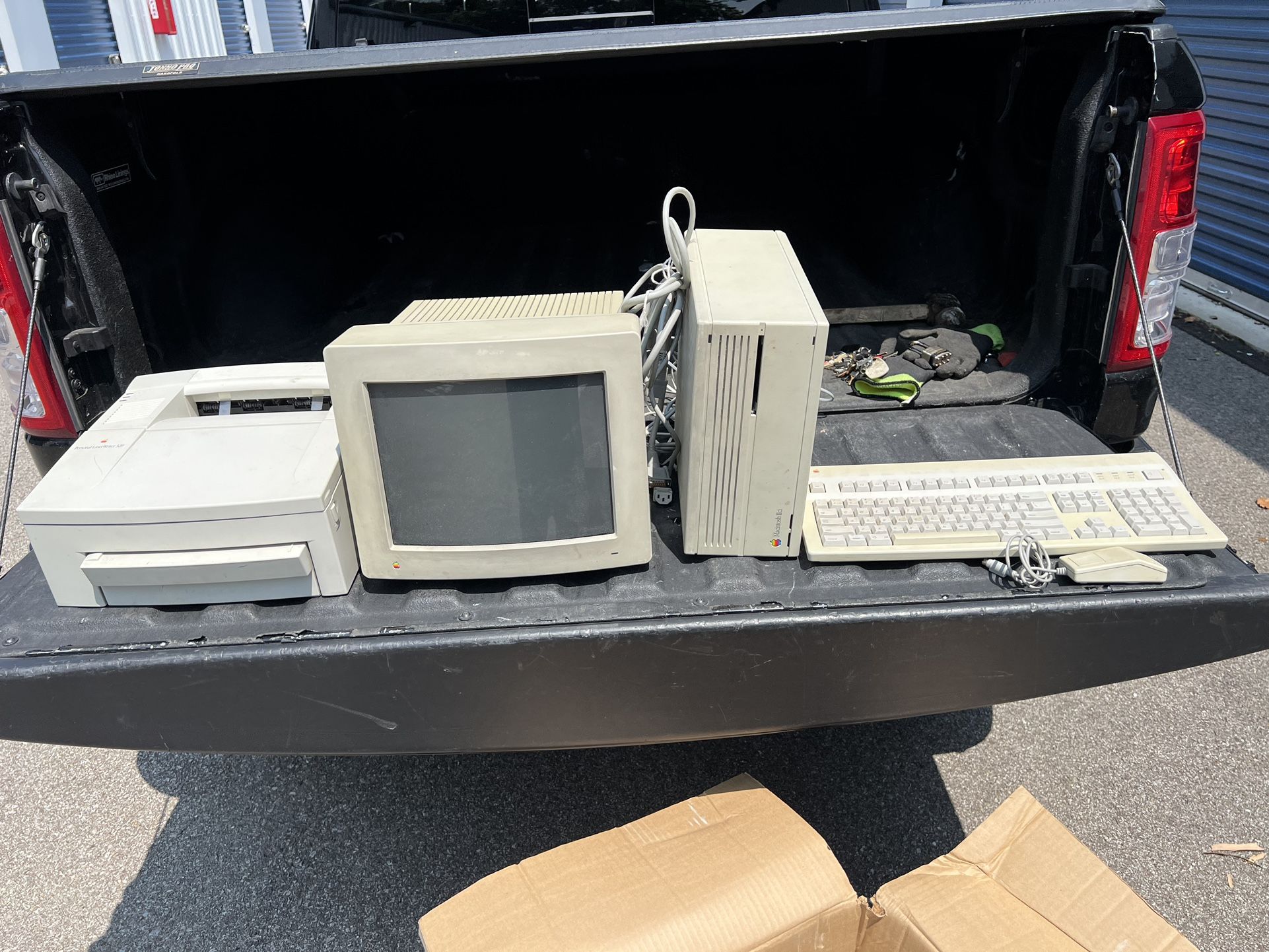 Vintage  APPLE MACINTOSH Classic II Computer with Mouse & Keyboard & Personal Laser Writer 320