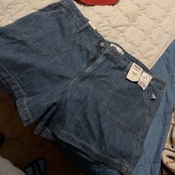 Women’s Levi’s shorts