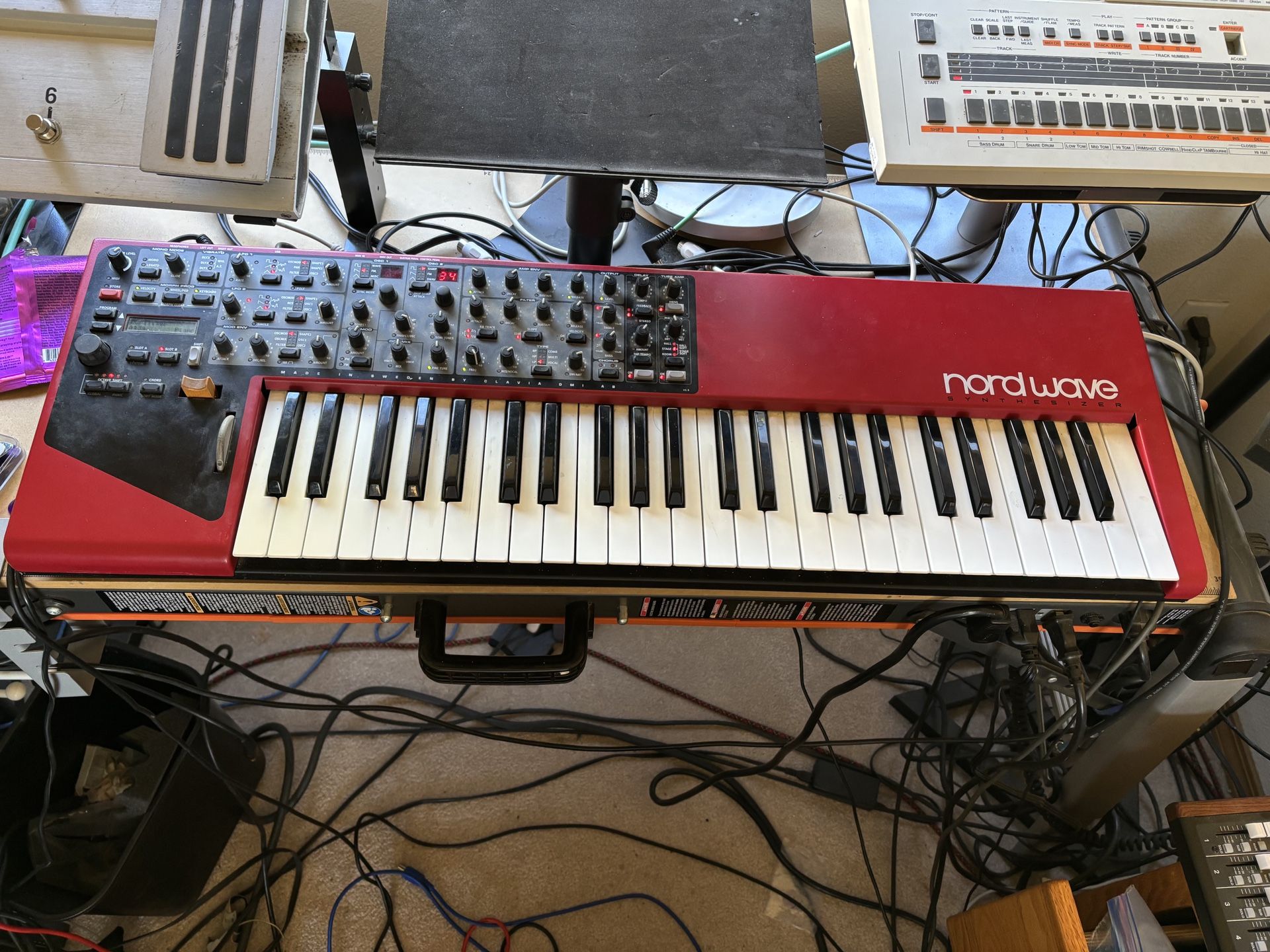 Clavia Nord Wave I Virtual Analog Synthesizer