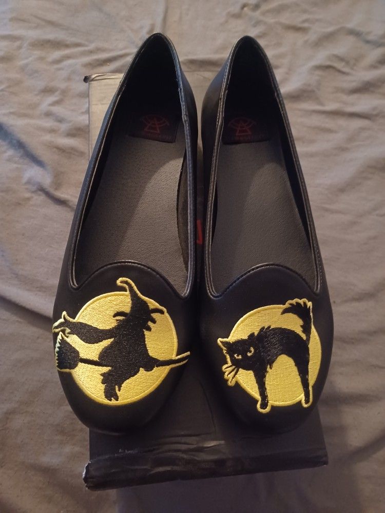 Strange Coven Witch And Cat Flats