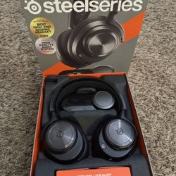 Arctis Nova Pro Wired for PC & PlayStation