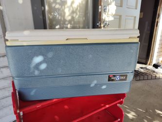 Igloo Max 5 Cold
Outside Measurements:
16" tall x 16" Deep x 29" Wide 
