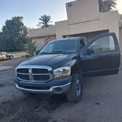 Doge 2006 color negra 150