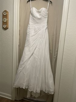 David’s Bridal Crinkle Chiffon Wedding Dress with Draping size 6 - White/V3540