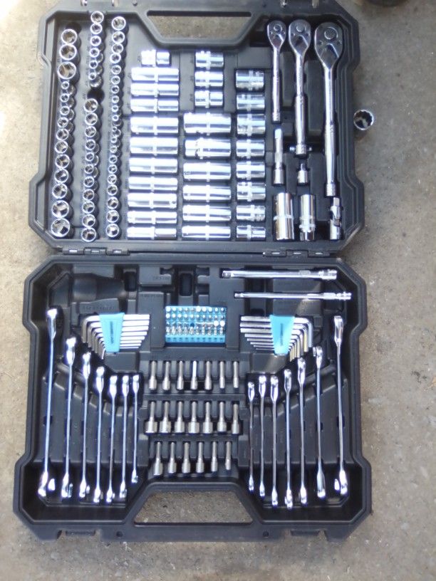 Channel Lock 200 Pieces