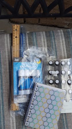 2 rulers, glue, memo tablet and tacks