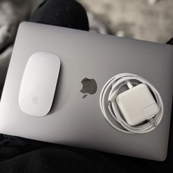 2020 M1 MacBook Pro 13 inch with touchbar and Magic Mouse
