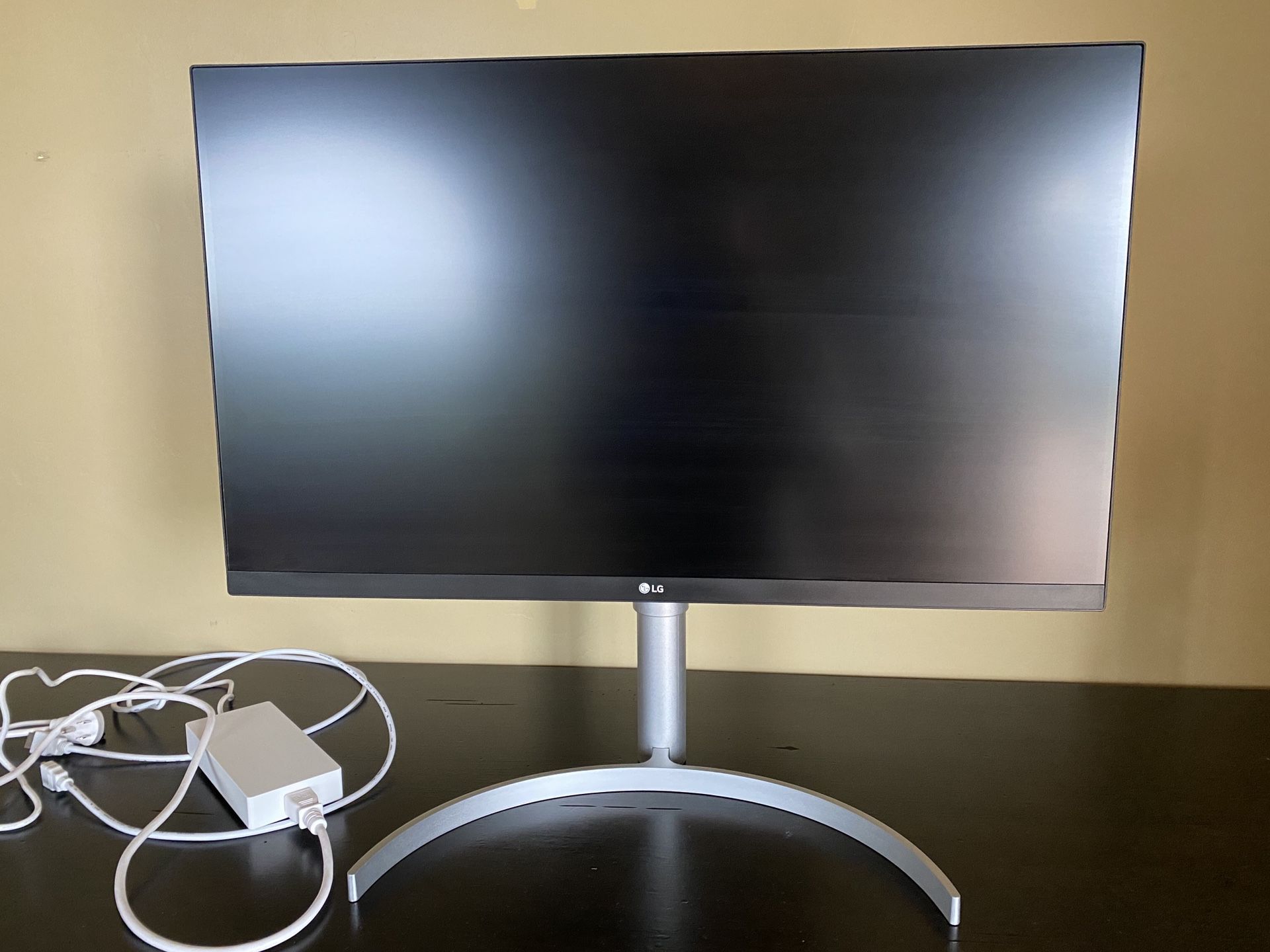 LG Monitor (like new)