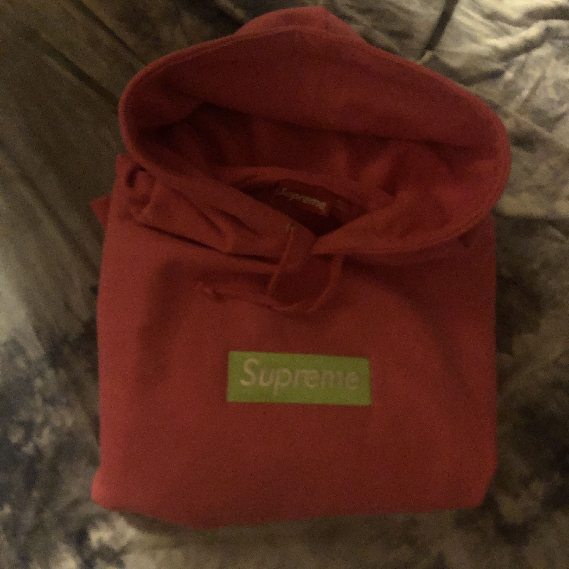 FW17 Magenta Supreme Box Logo Hoodie, Size XL with receipt