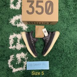 DS Brand New adidas Yeezy Boost 350 V2 Carbon - Size 5