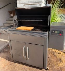 TRAEGER SILVERTON XL PELLET GRILL SMOKER USED WORKS GREAT