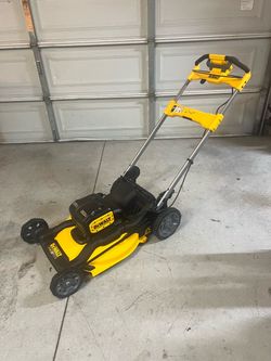 New DEWALT 2x20V MAX 21 in. Cordless Battery Powered Self Propelled Lawn Mower (Batteries Not Included/ Missing Bag)