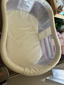 Halo premier series Bassinet bedside swivel sleeper
