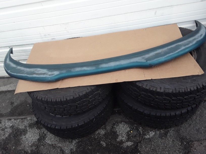 Auto Parts 1996 Ford F-150 Or Expedition Front Bumper Top Trim Pice OEM.