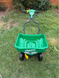 Vigoro Broadcast Spreader