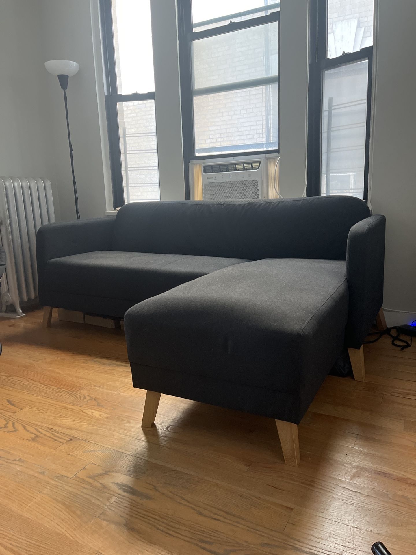 Modern Sectional Sofa with Chaise – Great Condition