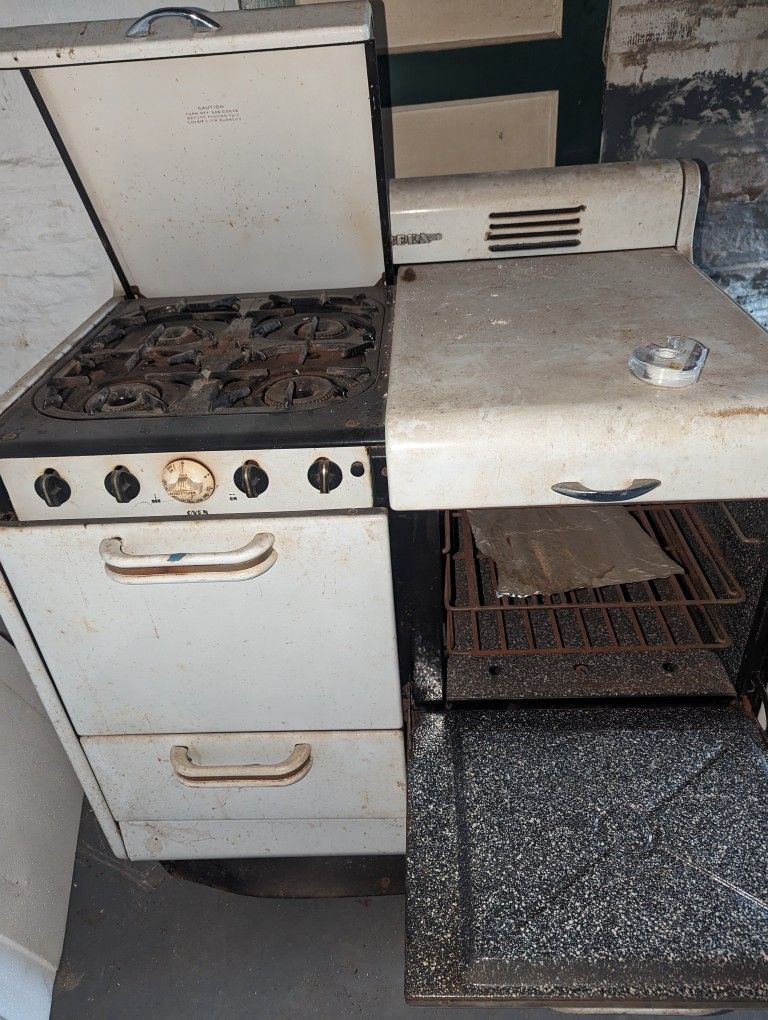 Antique 1930 Or 1940,,,Eureka Gas Stove