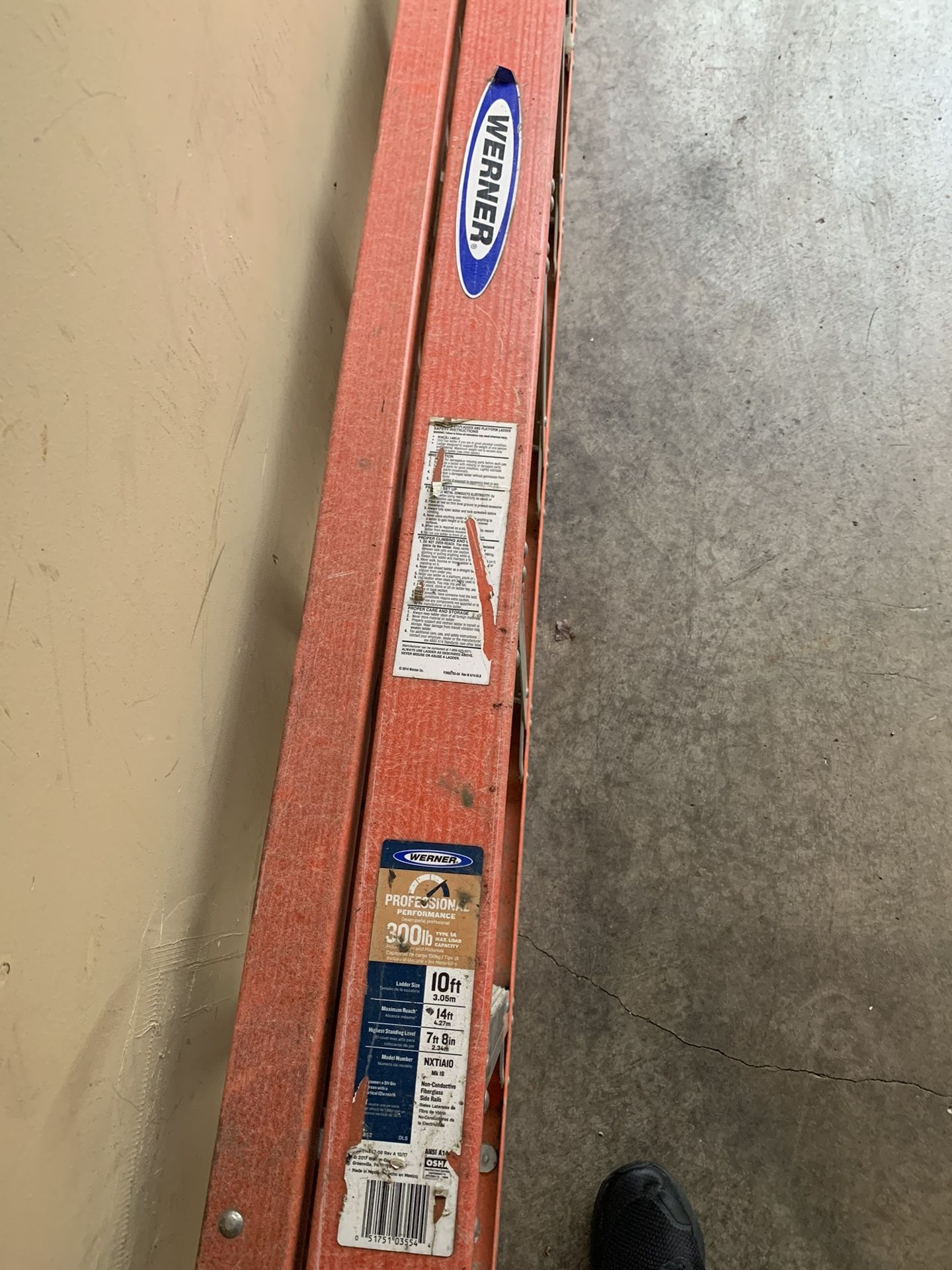 2- 10ft Ladder 