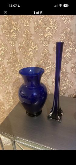 Set of 2 blue vases