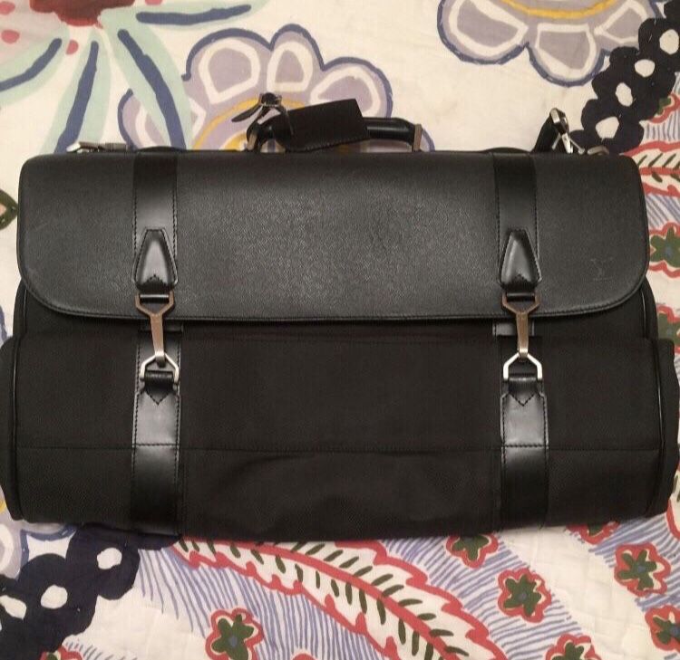 Louis Vuitton Taiga 48H Garment Bag