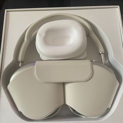 Apple AirPod Maxes Rose Gold