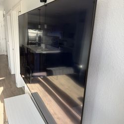 75” Class 4K UHD (2160P) LED Roku Smart Television HDR 