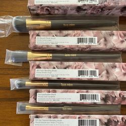 Terre Mere 5-piece essential makeup brush set - BRAND NEW, IN ORIGINAL PACKAGING