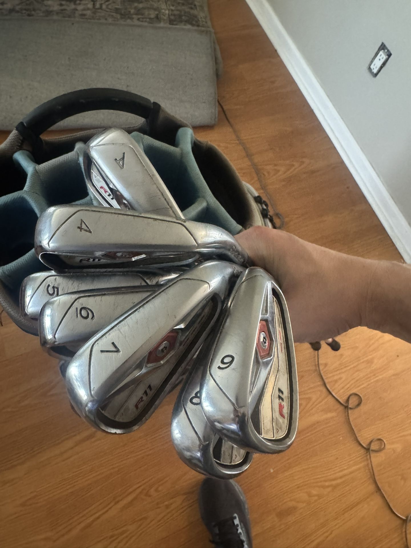 Taylor made R11 Irons With Bag