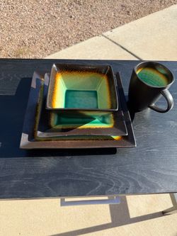 Dinnerware Set