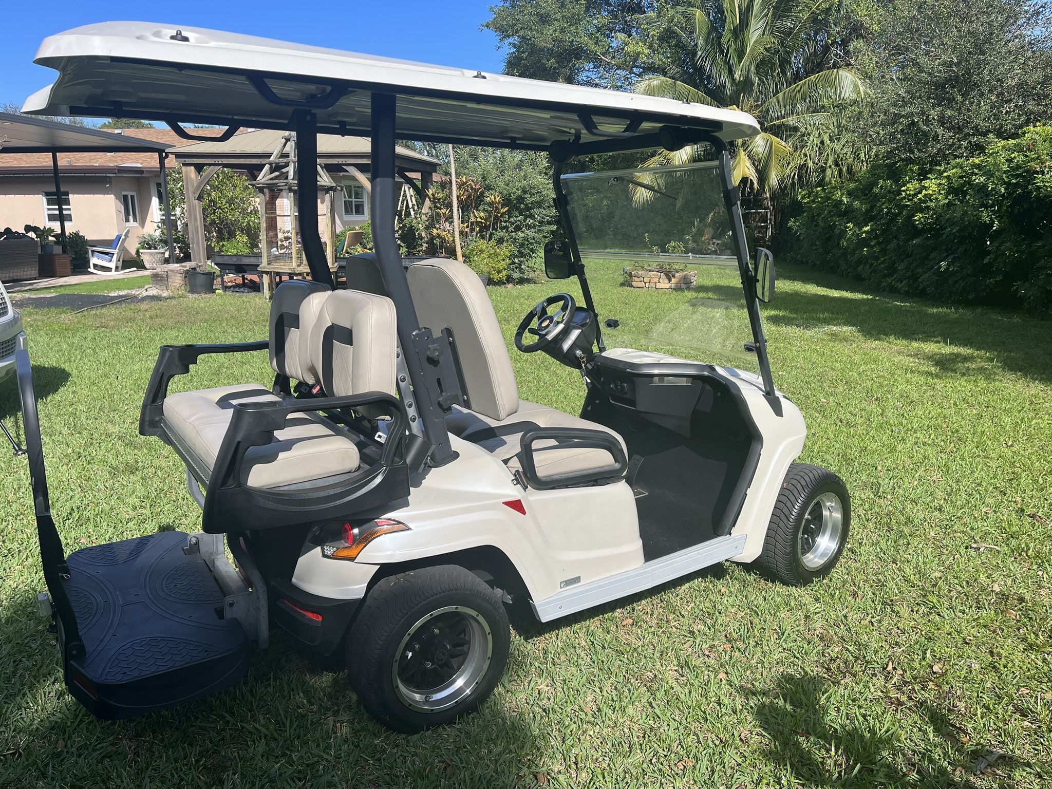 2020 Street Legal 4 Seat Golf Cart (New Batteries)