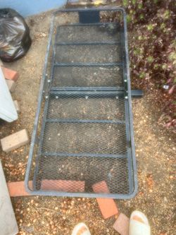 Folding hitch cargo carrier