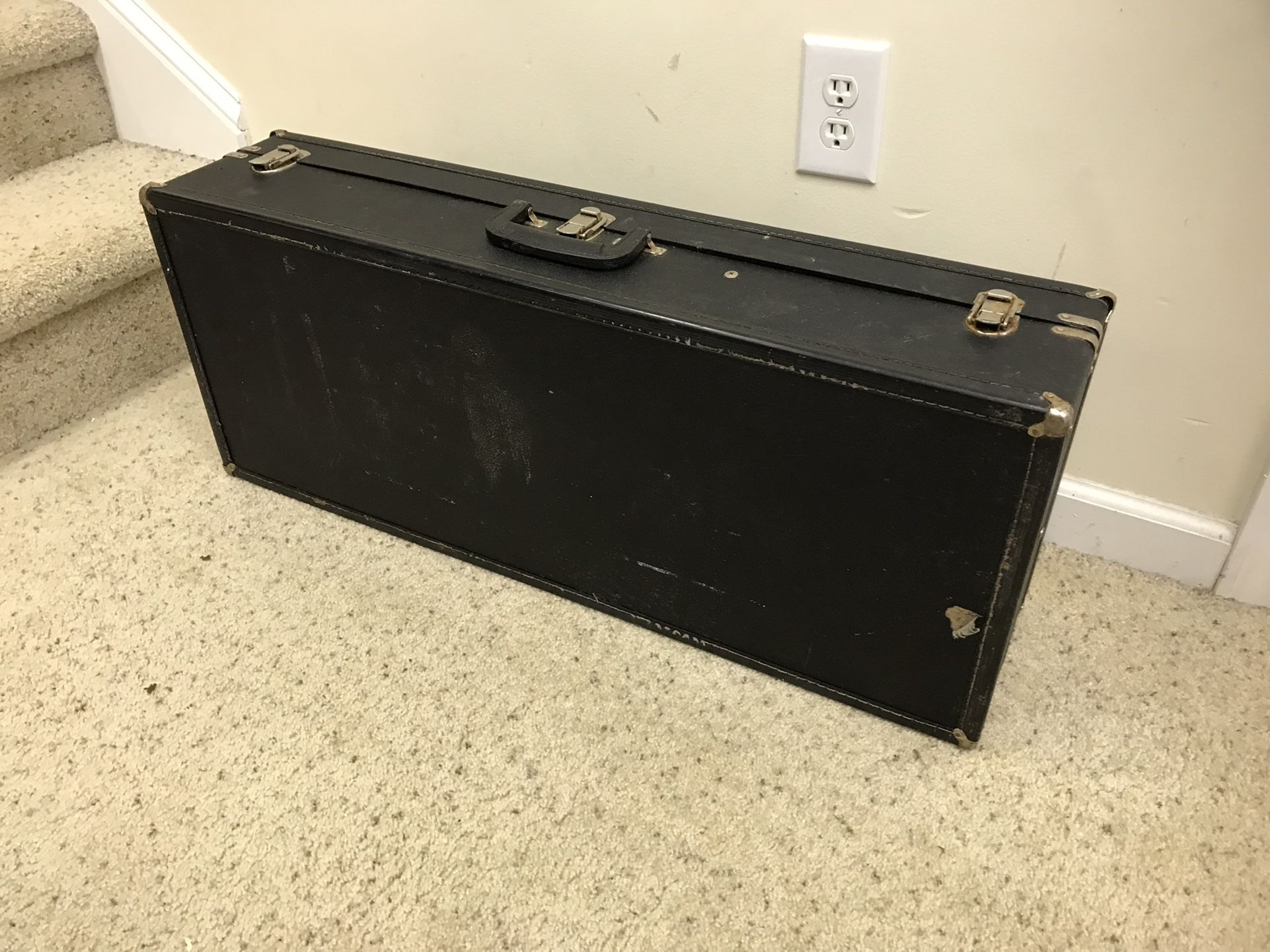 Black Tenor Saxophone Fur-Lined Case