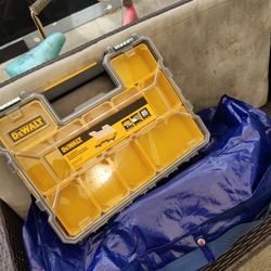 DeWalt 10 Compartment Shallow Pro Small Parts Organizer