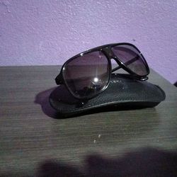 Carrera
Style: Oversized Pilot / Aviator
Color: Matte Black frames with dark gradient/grey lenses