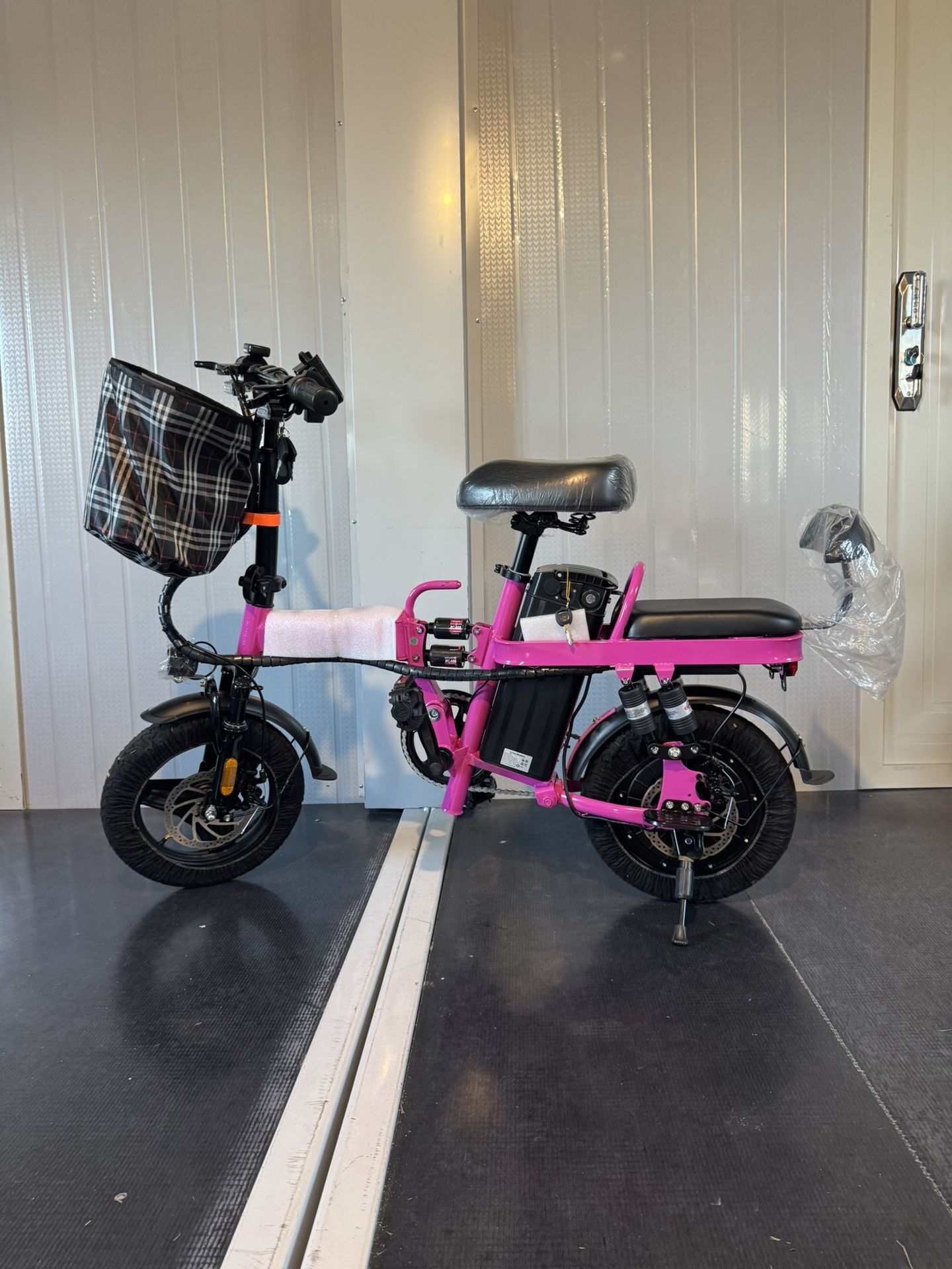 Folding electric bicycle