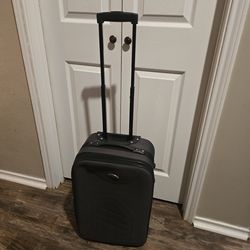 4 nice suitcases on wheels