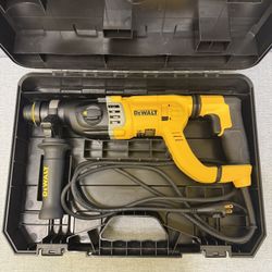 DeWALT 8.5 Amp Concrete/Masonry Rotary Hammer Drill Kit