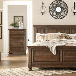Flynnter Medium Brown Panel Bedroom Set