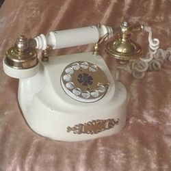 Beautiful Vintage/Antique Cruella DeVille Type Rotary Phone 