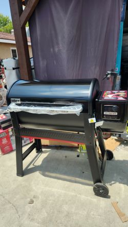 Weber Smoque XL Pellet Grill, 34 Inch Wood Fired Pellet Smoker with Wifi Capability, Black